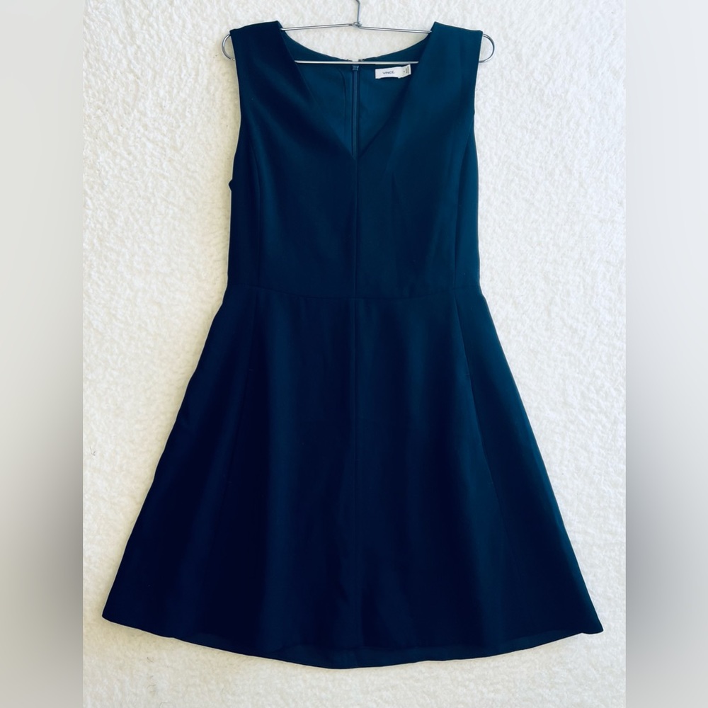 VINCE-Pre-owned A-Line mini sleeveless dress
Concealed Zip Closure at Back